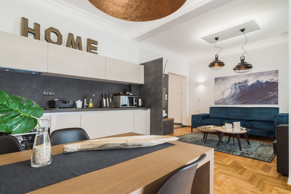 Acropolis Executive Suite 1