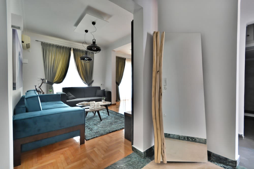 Acropolis Executive Suite 2