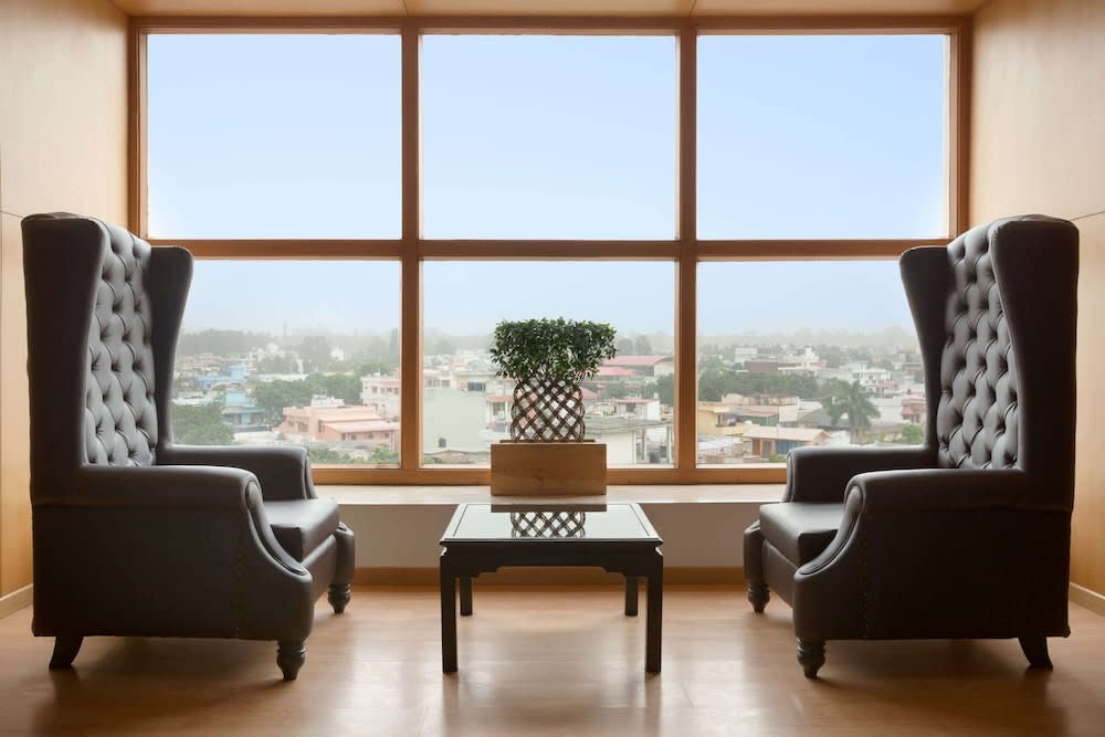 Ramada by Wyndham Dehradun Chakrata Road 4