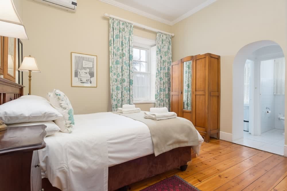 Swartberg Hotel, Cork Tree Collection 2