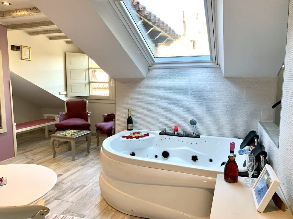 Akla Hotel Suites Santillana 2