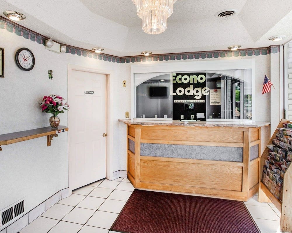 Econo Lodge McDonough South 2