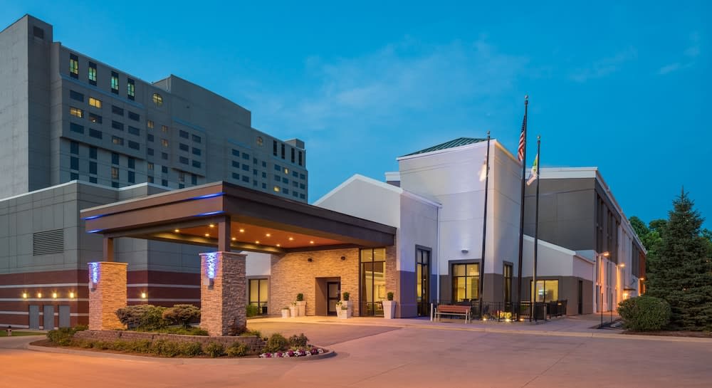 Holiday Inn Express & Suites SPRINGFIELD by IHG 1