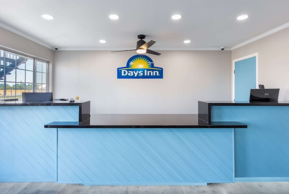 Days Inn by Wyndham Red Bluff 2