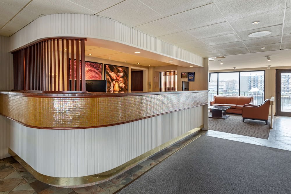 Best Western Plus Oswego Hotel and Conference Center 2