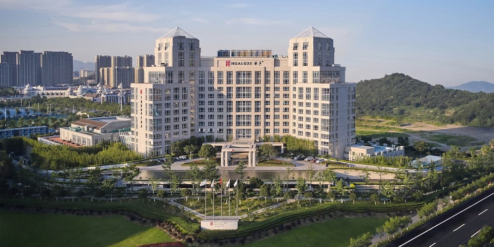 HUALUXE Ningbo Harbor City by IHG 1