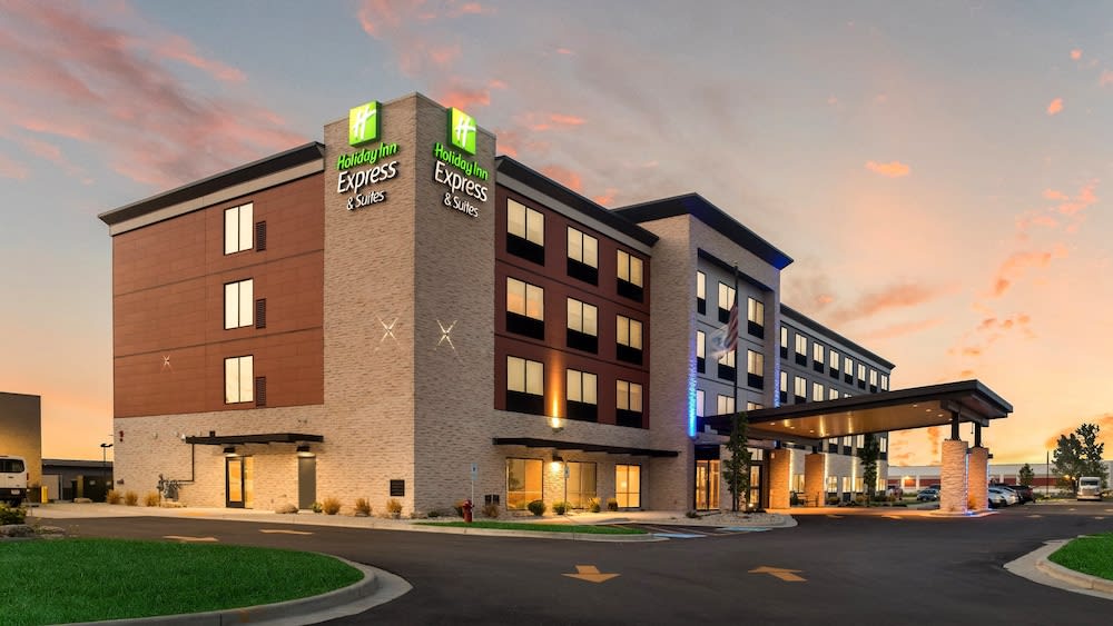 Holiday Inn Express & Suites RACINE by IHG 1