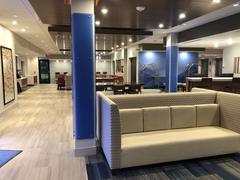 Holiday Inn Express & Suites RACINE by IHG 2