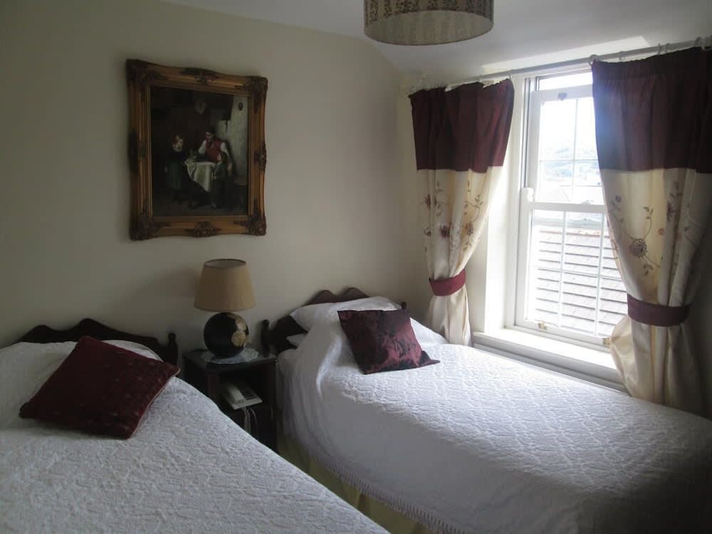 Fennessy's Hotel 2