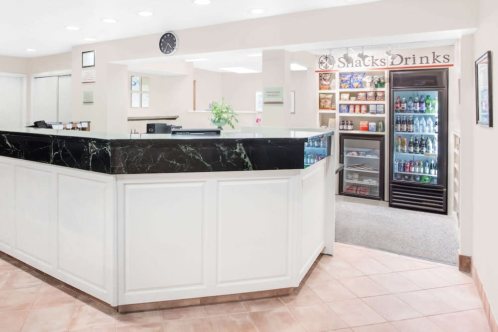 Hawthorn Extended Stay by Wyndham Green Bay 2