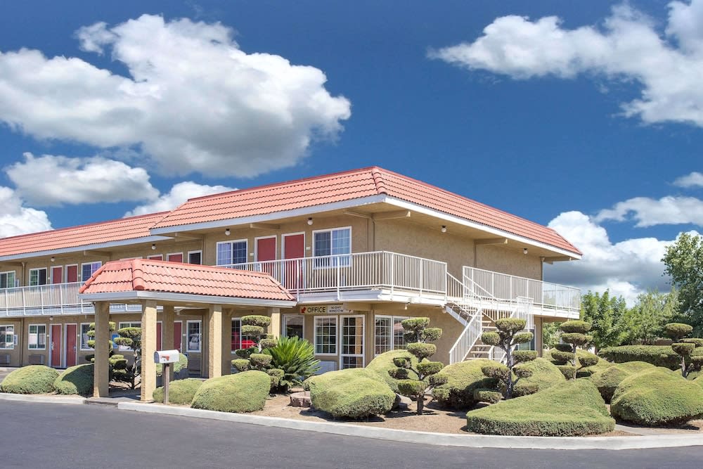 Days Inn by Wyndham Turlock 1