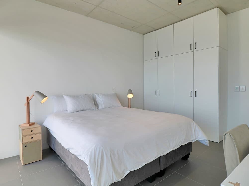 '22 Protea' - Luxury, Style and Elegance - Sleeps 12 in 6 En-suite Bedrooms 4