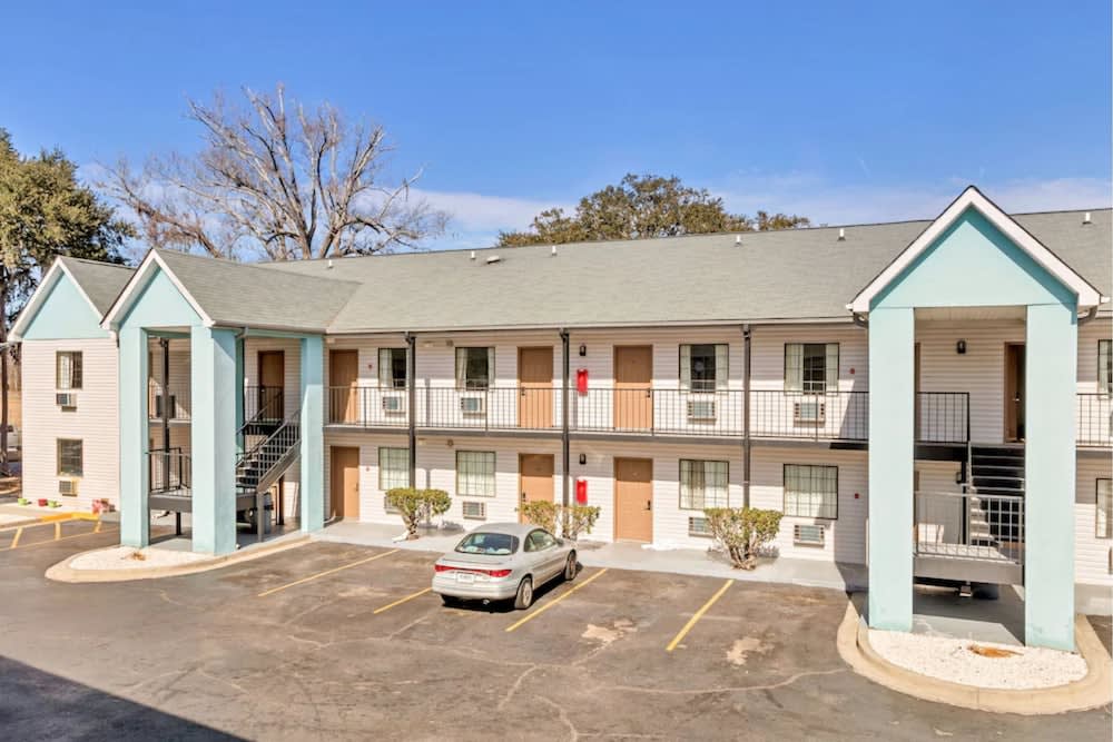 Savannah Garden Hotel 1