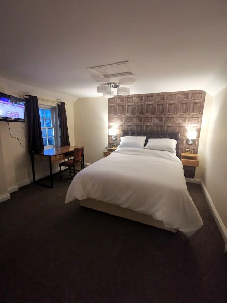 The Redwell Inn 2