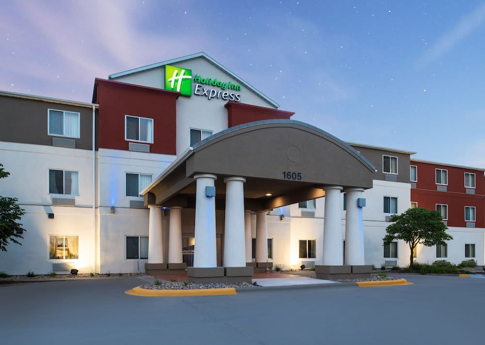 Holiday Inn Express & Suites BURLINGTON by IHG 1