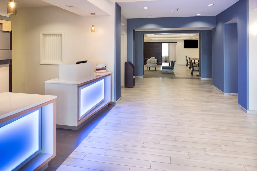 Holiday Inn Express & Suites BURLINGTON by IHG 2