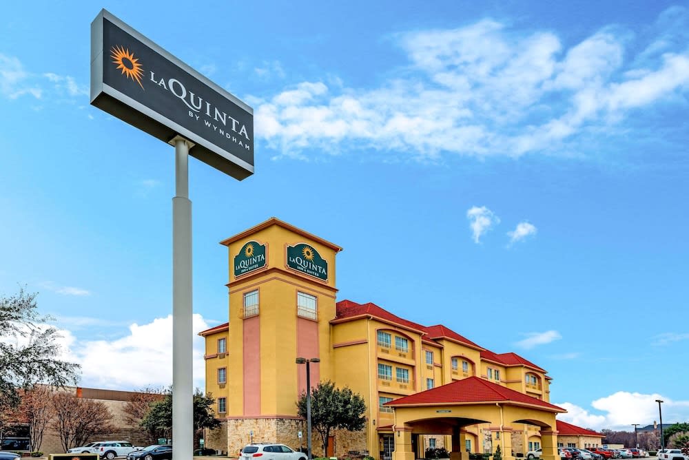 La Quinta by Wyndham DFW Airport West - Bedford 1