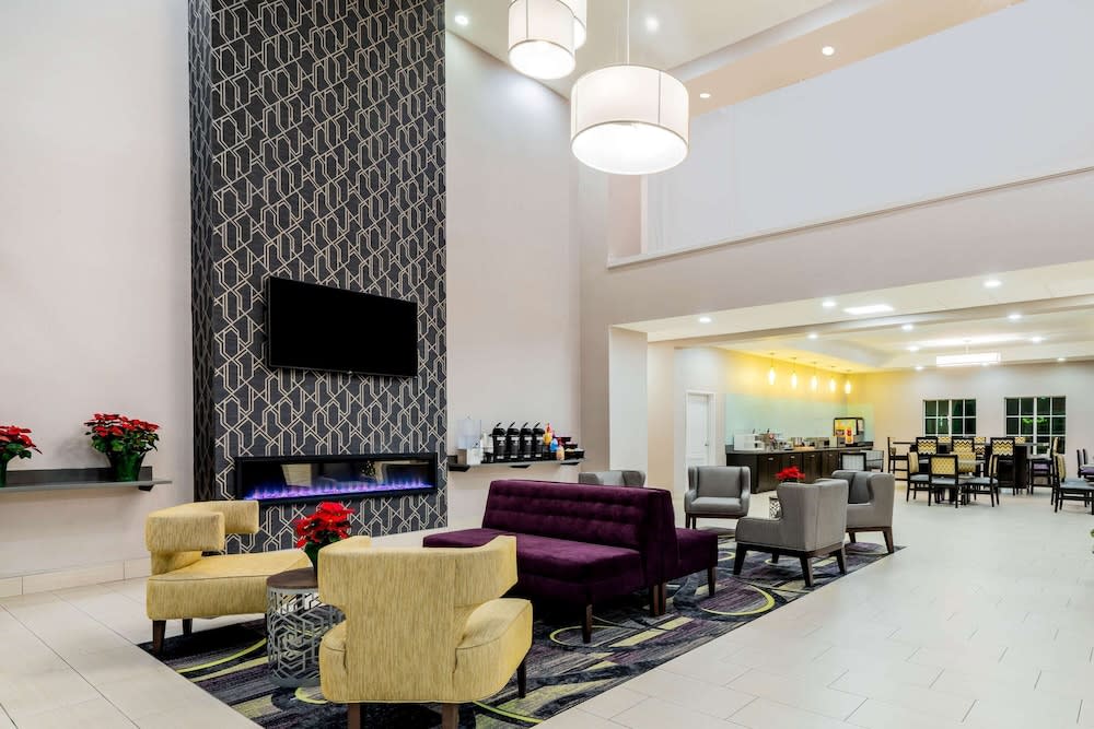 La Quinta by Wyndham DFW Airport West - Bedford 2