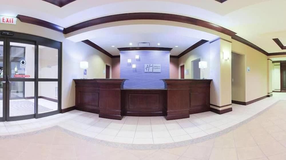 Holiday Inn Express & Suites Chicago West - O'Hare Arpt Area by IHG 2