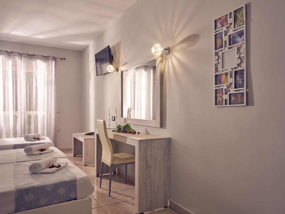 Savvas-Deval Hotel 4