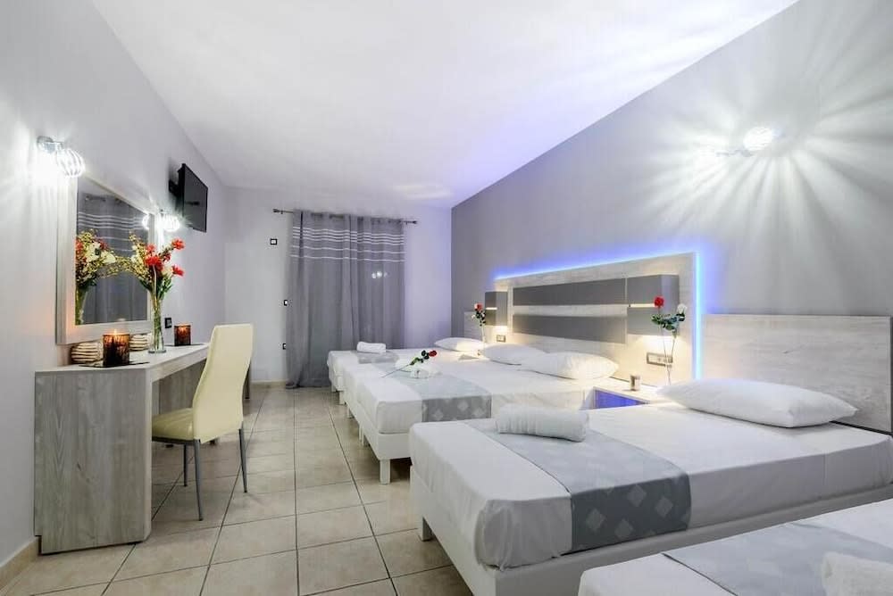 Savvas-Deval Hotel 5