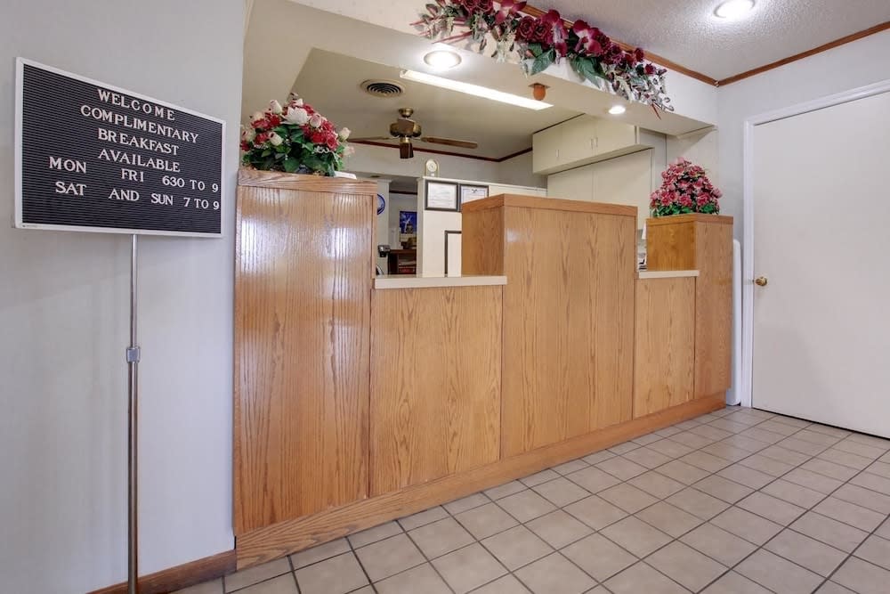 Americas Best Value Inn Sullivan 2