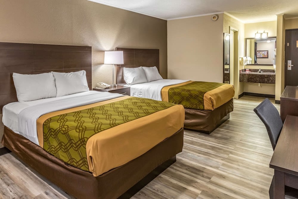 Econo Lodge Inn & Suites Newton 1