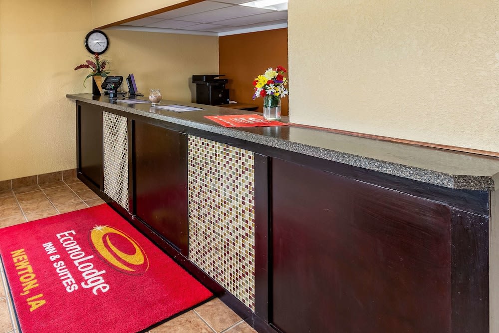 Econo Lodge Inn & Suites Newton 5