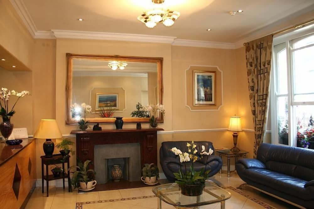 Avon Hotel 2