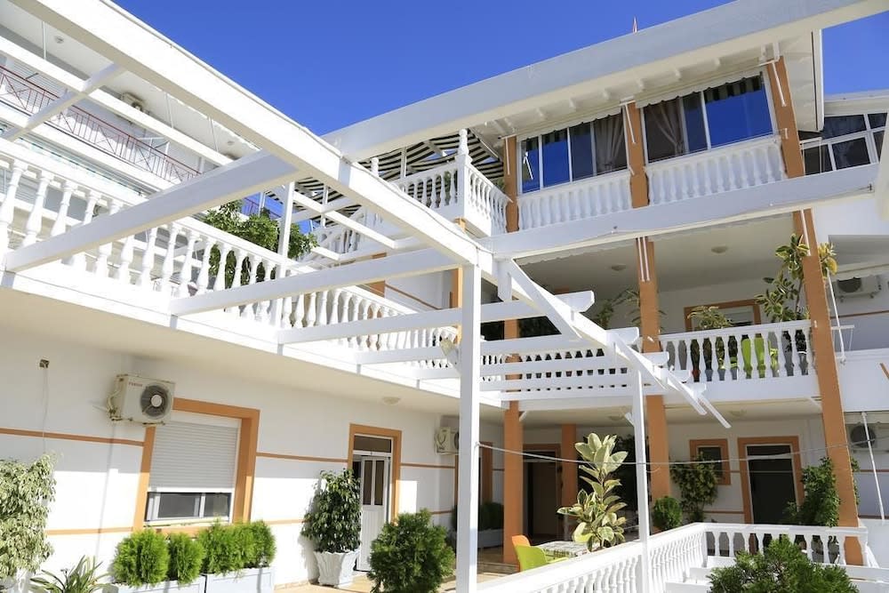 Qeparo Napolon Complex 1