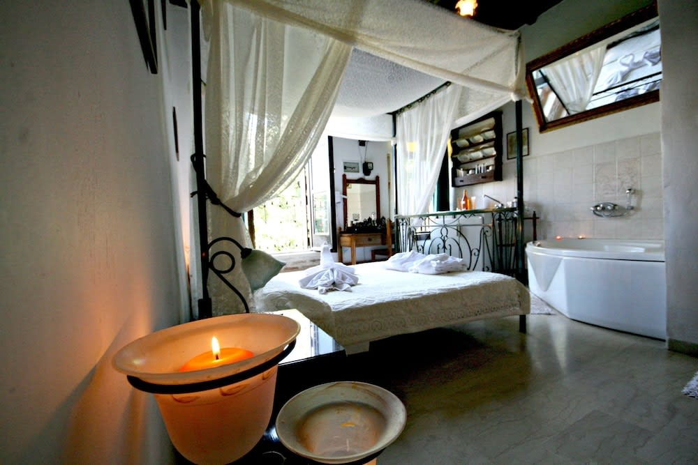 Ifigenia Lux MAISONETTE in oldtown and Villas in theriso vilage 14 km outside of chania 4