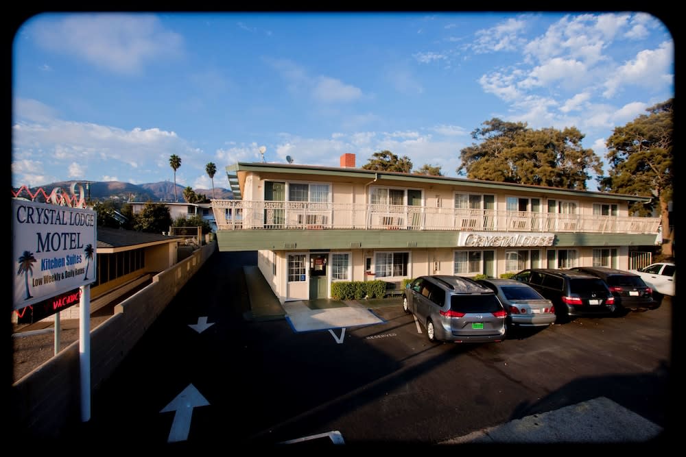 Crystal Lodge Motel 2