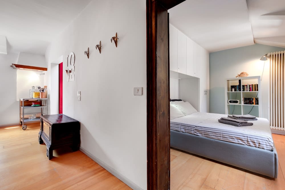 Bragora Smoochy Attic Venice 3