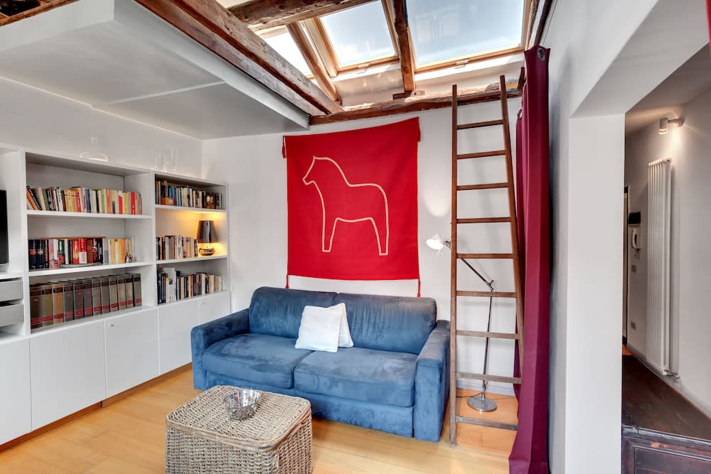 Bragora Smoochy Attic Venice 1