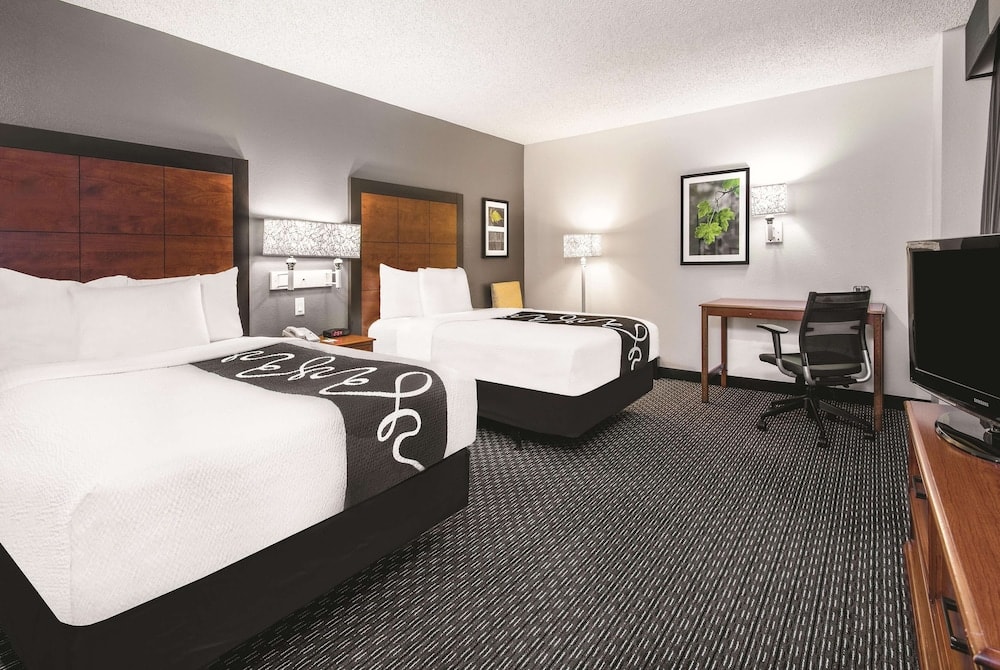 La Quinta Inn & Suites by Wyndham San Antonio Riverwalk 5