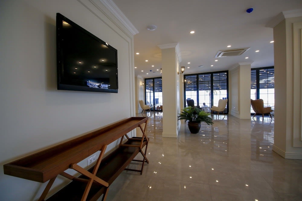 Aurasia Beach Hotel 2