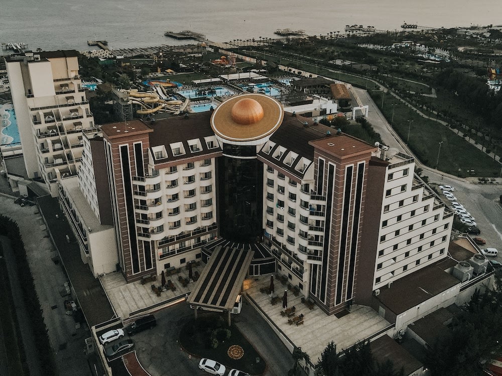 Saturn Palace Resort 1