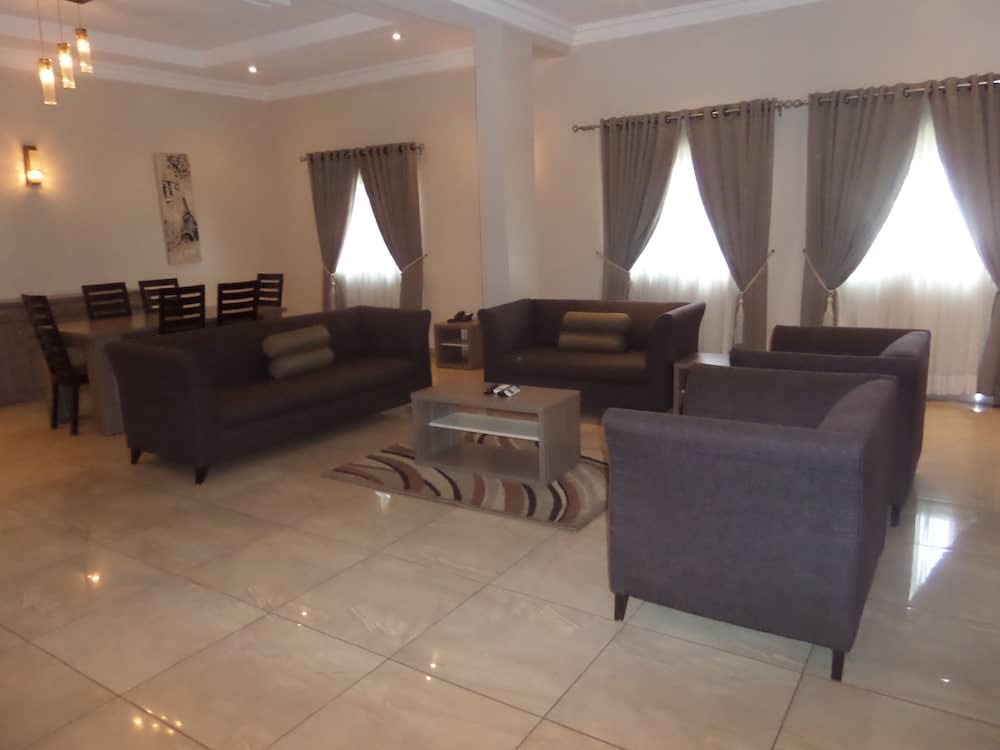 Gloriana Apartments 2