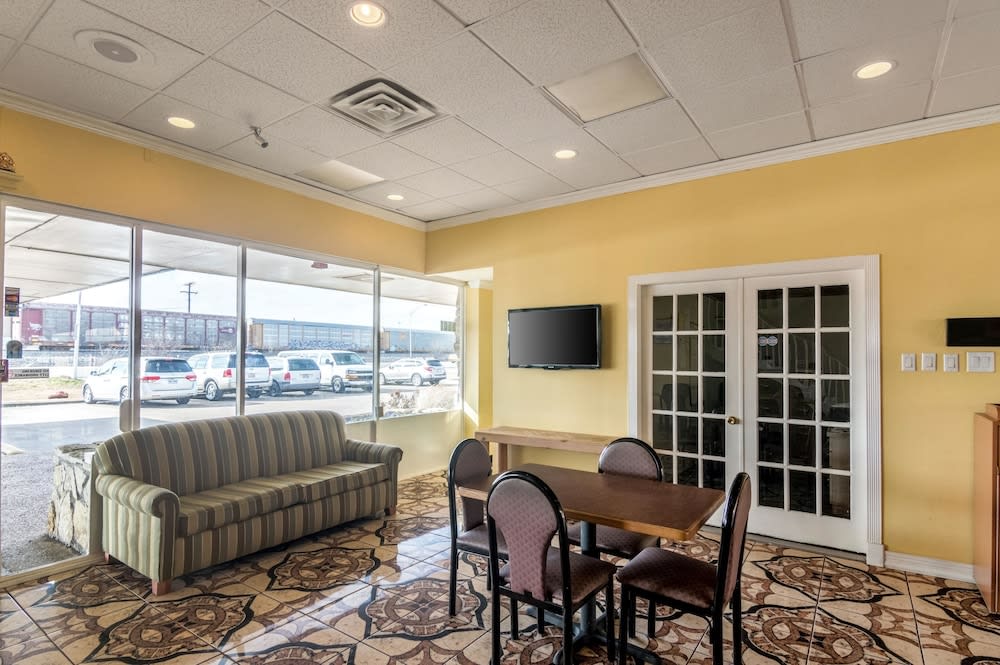 Rodeway Inn Arlington Entertainment District Area 2