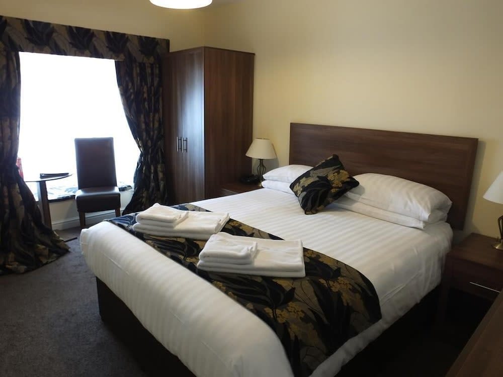 The Rusland Pool Hotel 3