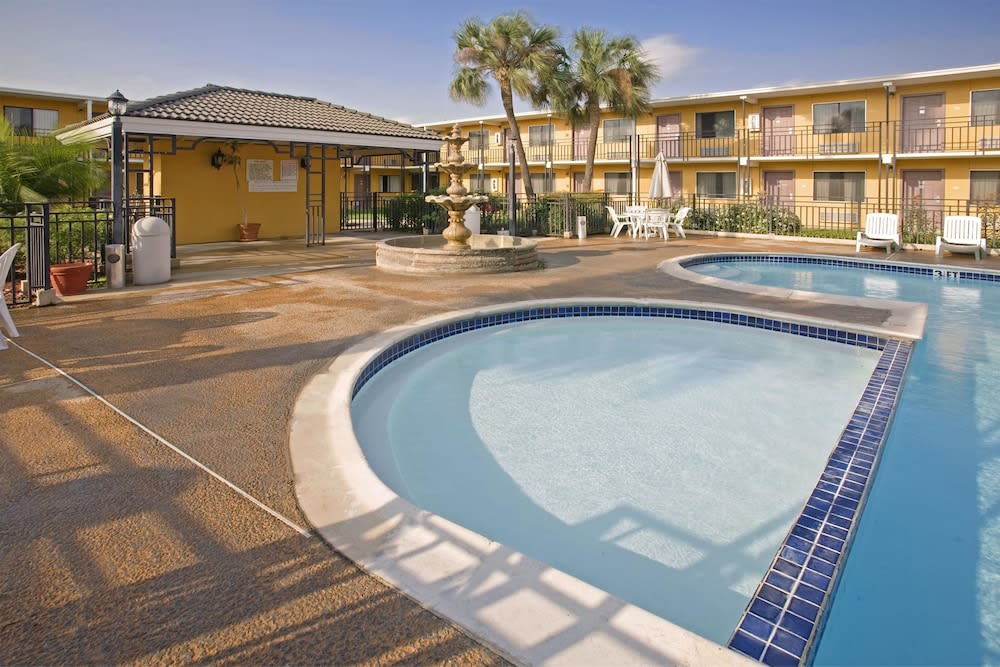 Americas Best Value Inn Laredo 1