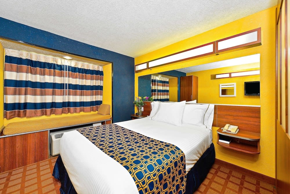 Microtel Inn & Suites by Wyndham New Braunfels I-35 3