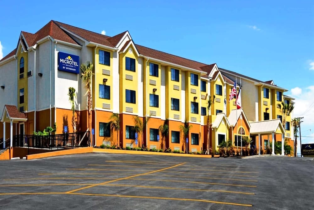 Microtel Inn & Suites by Wyndham New Braunfels I-35 1