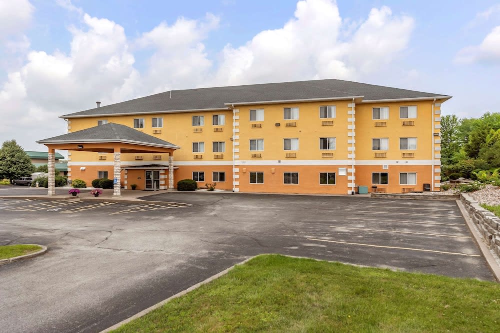 Comfort Inn Muscatine near Hwy 61 1