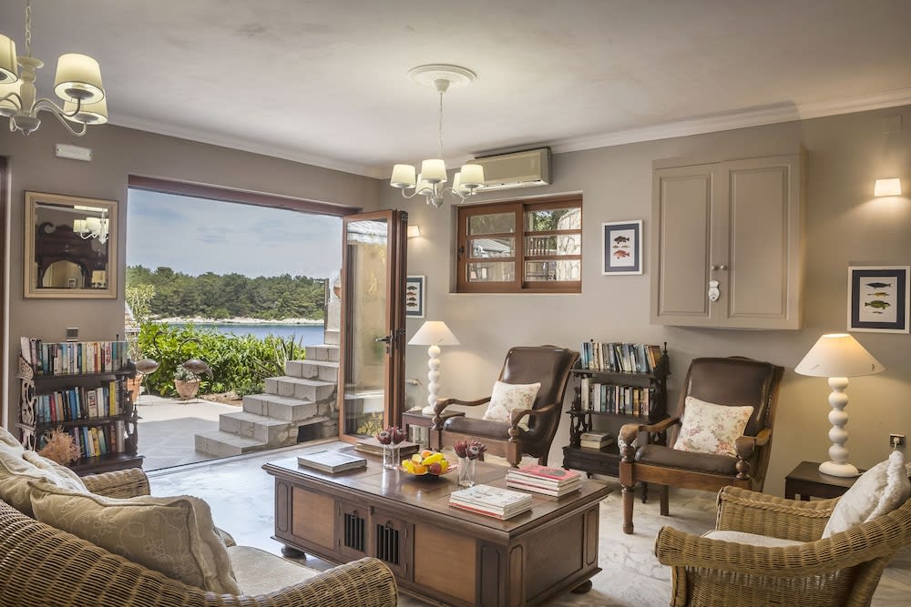 Faros Suites (Adults Only) 2