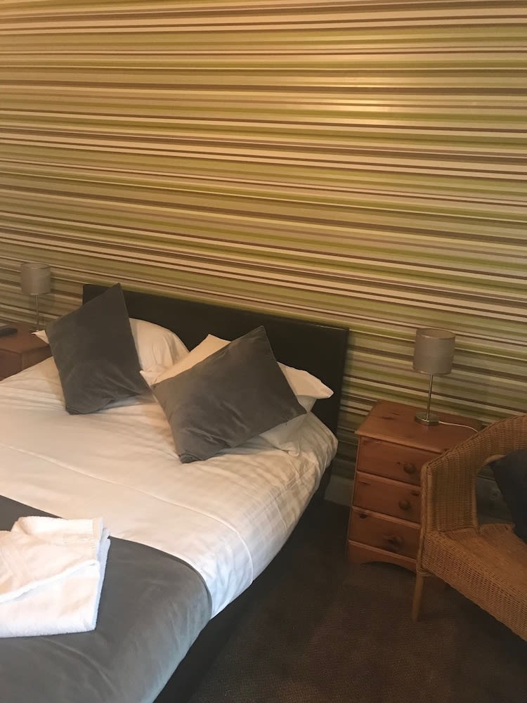 Crown Hotel 2