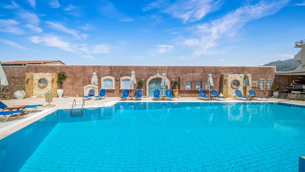 Golden Bay Apartments - Pool & Garden Retreat 1