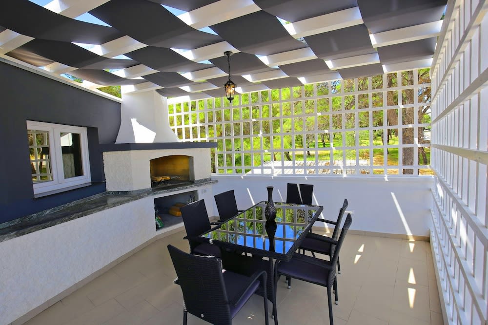 Deluxe MKC Apartments 1
