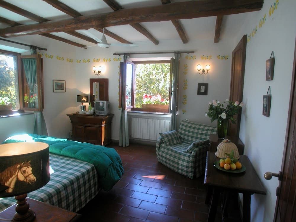 Agriturismo La Riserva Di Montebello 2