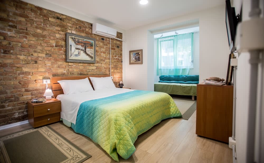 B&B Artistic Tirana 2